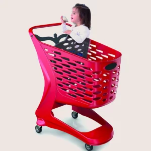 Client utilisant un chariot de supermarché plastique 90 litres avec siège bébé en magasin